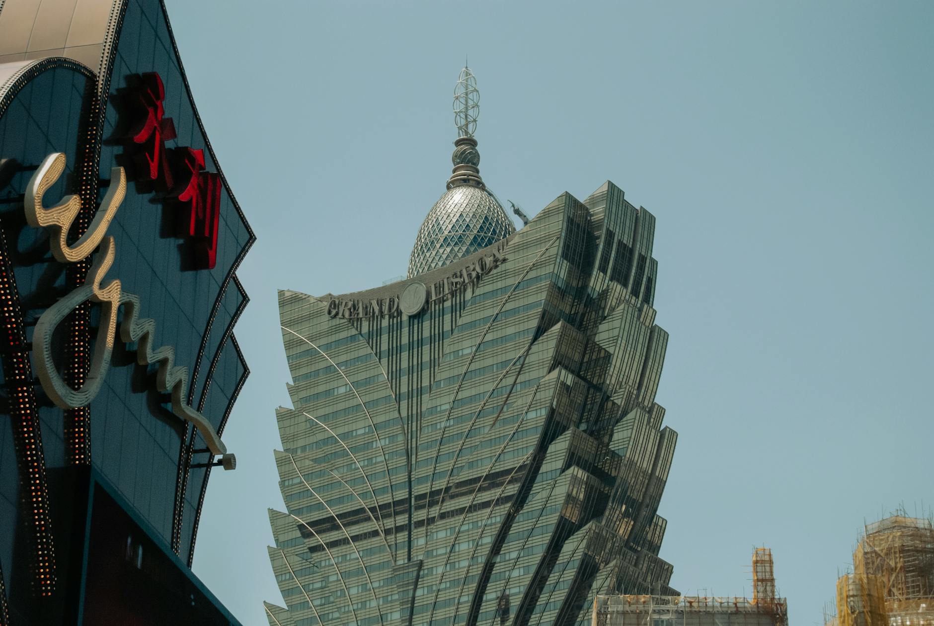 Kasyno Grand Lisboa w Makau z charakterystyczną, futurystyczną bryłą